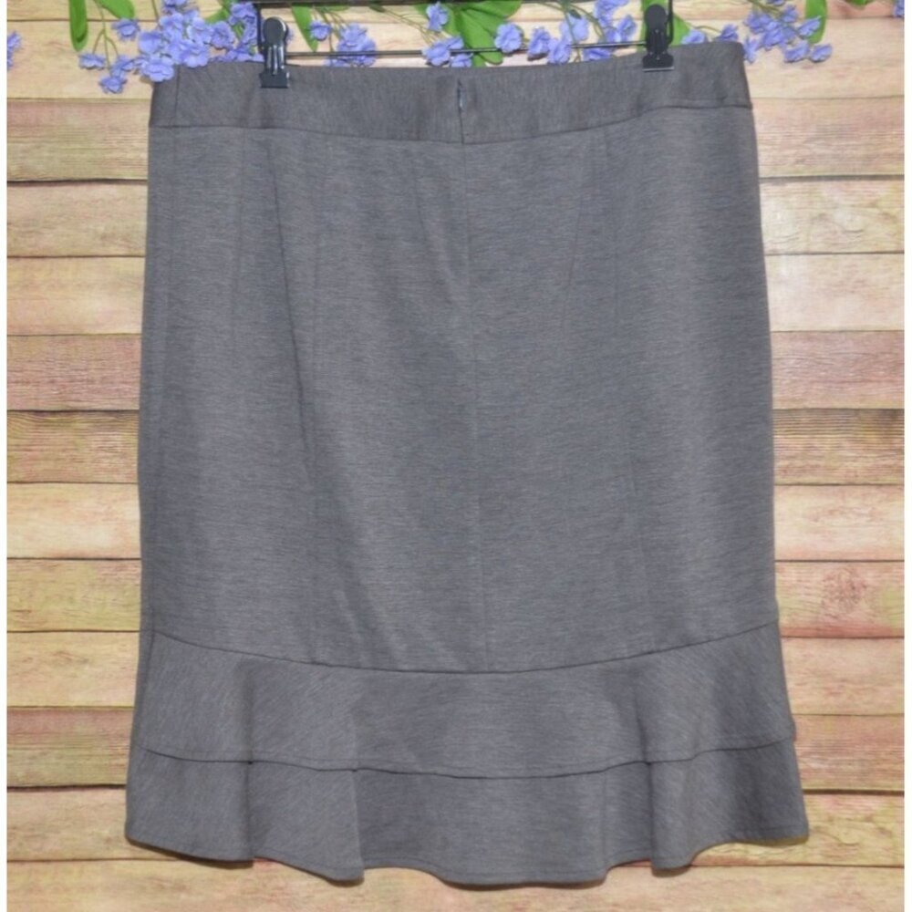 NWT Lane Bryant Ponte Knit Ladies Gray Knee Length Pencil Skirt Size 16 Career - Picture 3 of 8